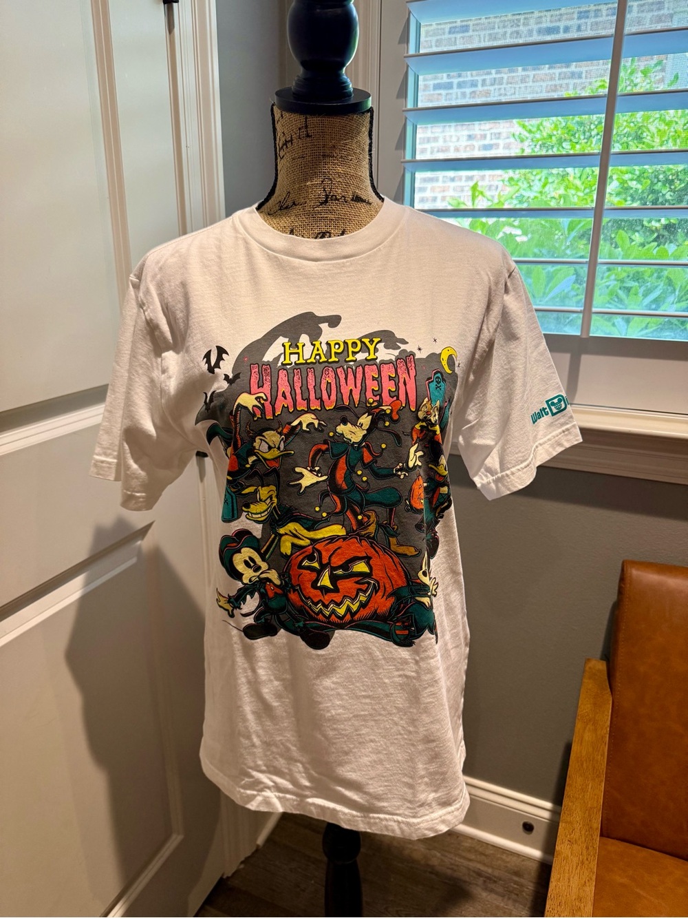 Disney Parks 2023 "Happy Halloween" Graphic Tee - NWOT - Picture 2 of 4